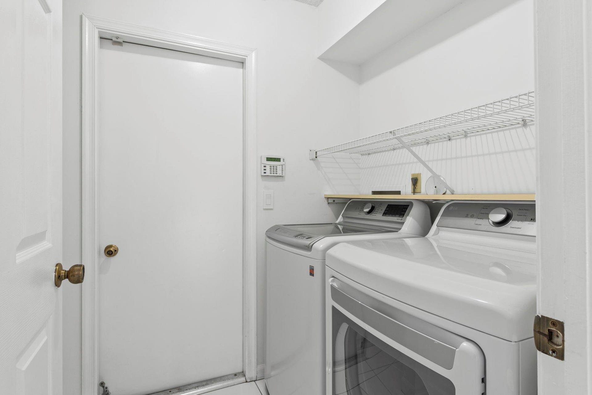 10320 NW 10th Court, Plantation, FL 33322 Luandry