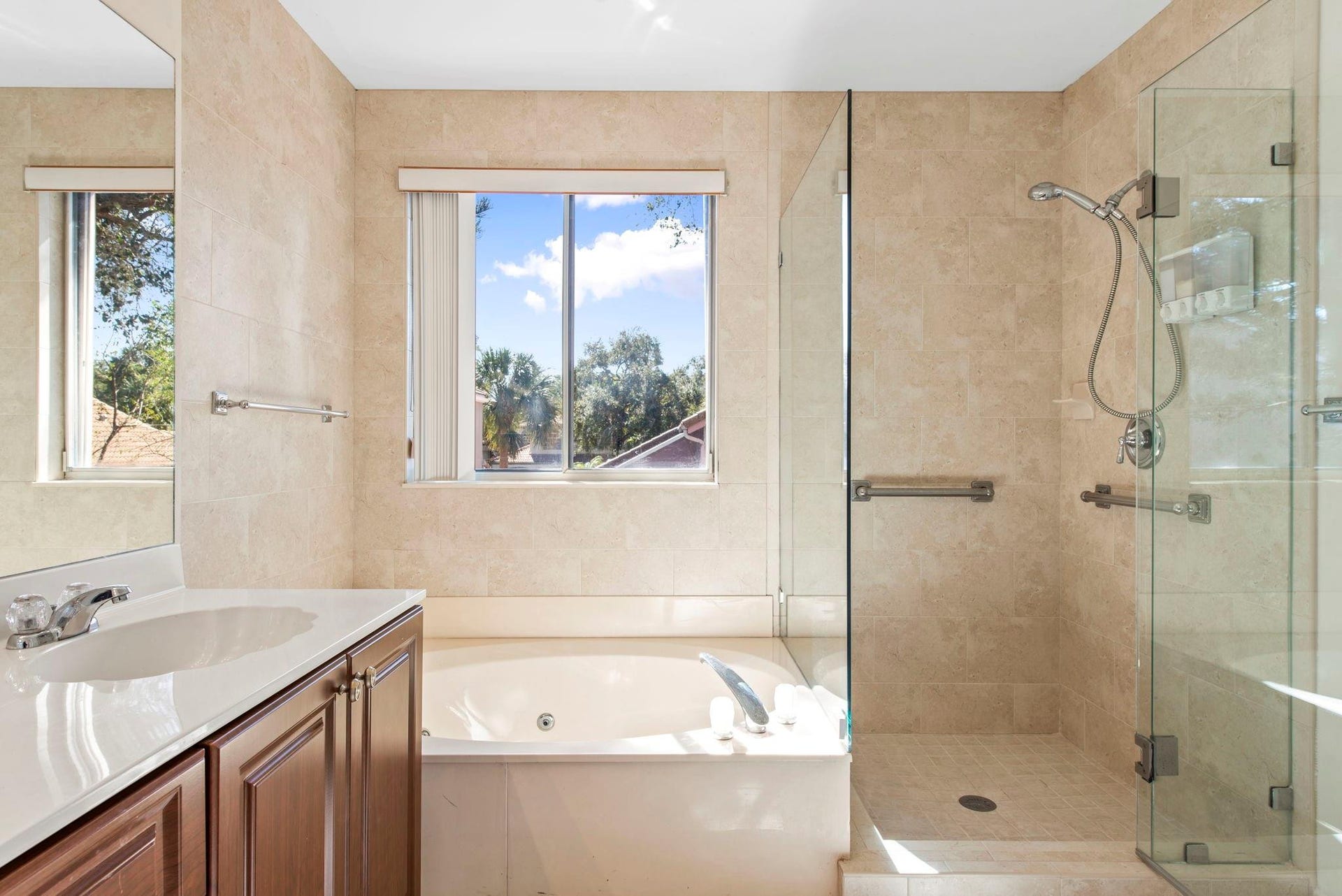 10320 NW 10th Court, Plantation, FL 33322 Primary Bathroom