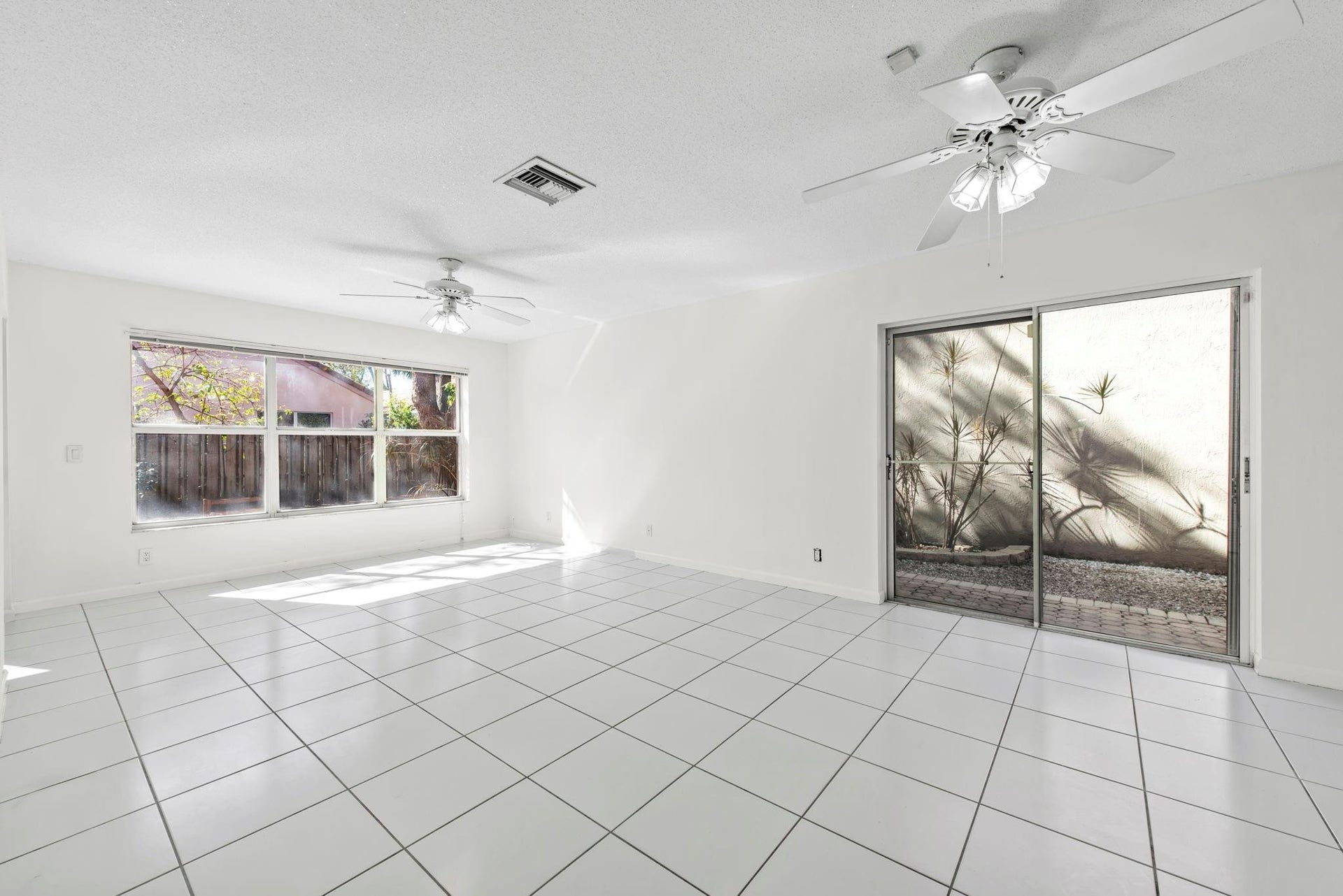 10320 NW 10th Court, Plantation, FL 33322 Family Room