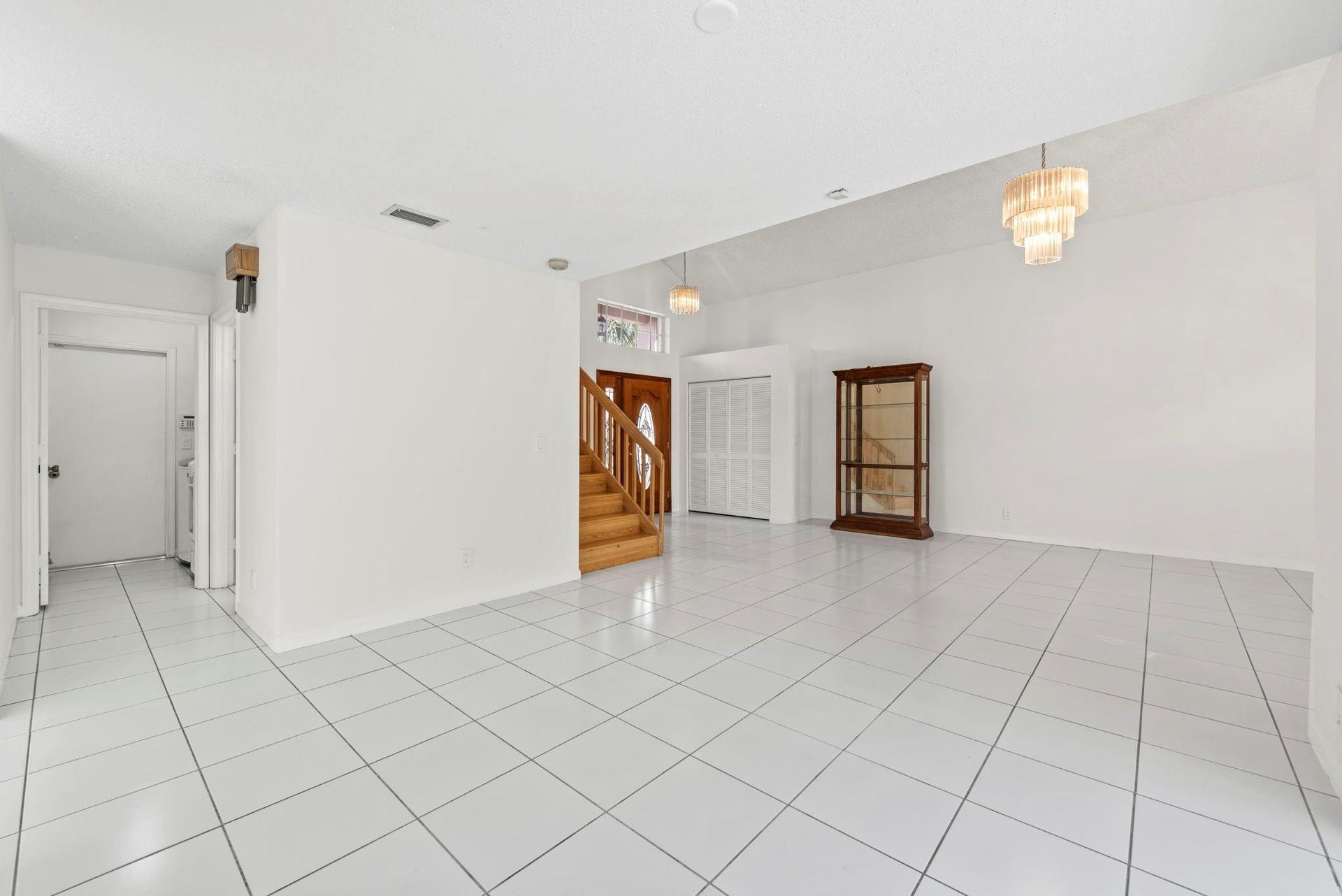 10320 NW 10th Court, Plantation, FL 33322 Living/Dining