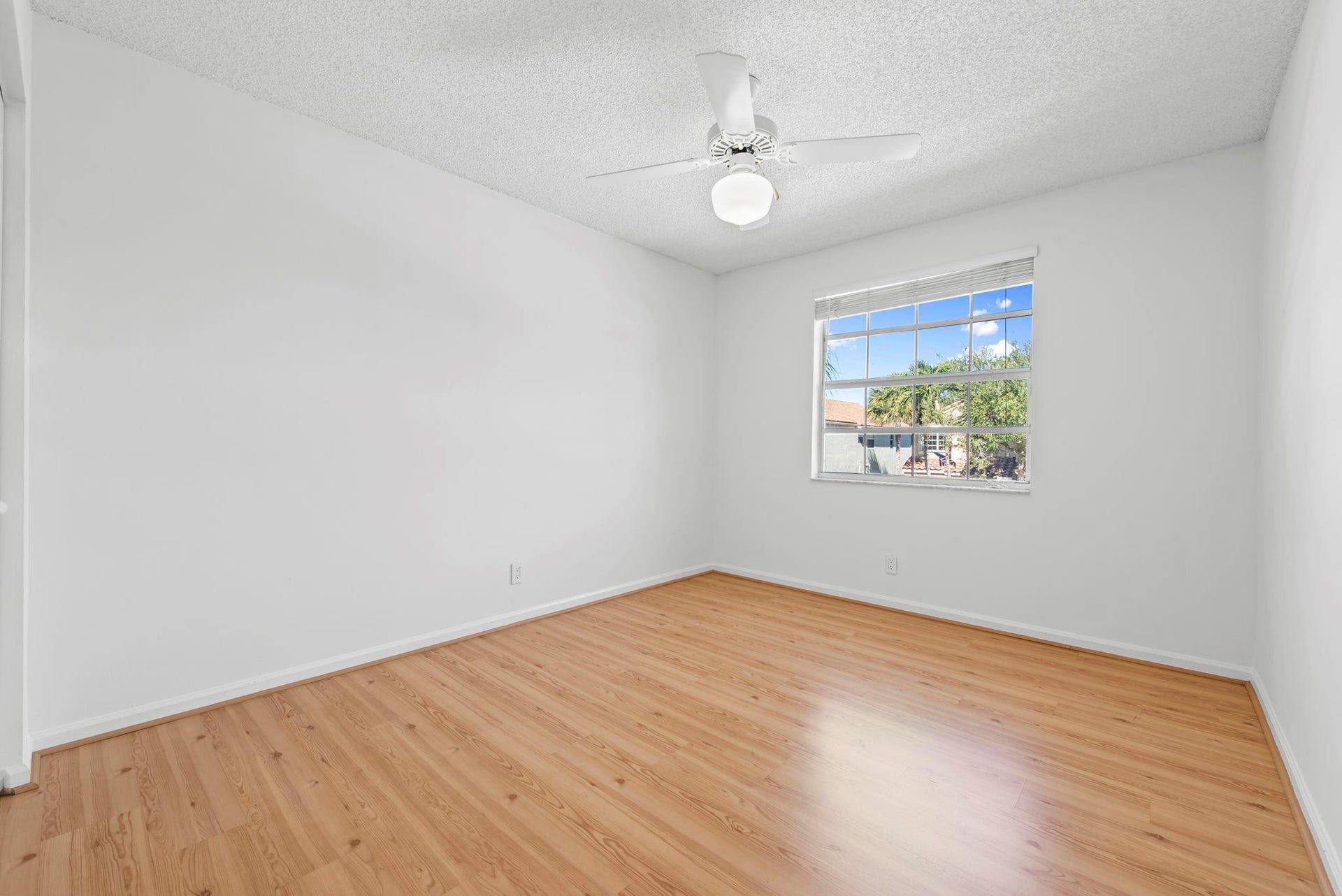10320 NW 10th Court, Plantation, FL 33322 Bedroom