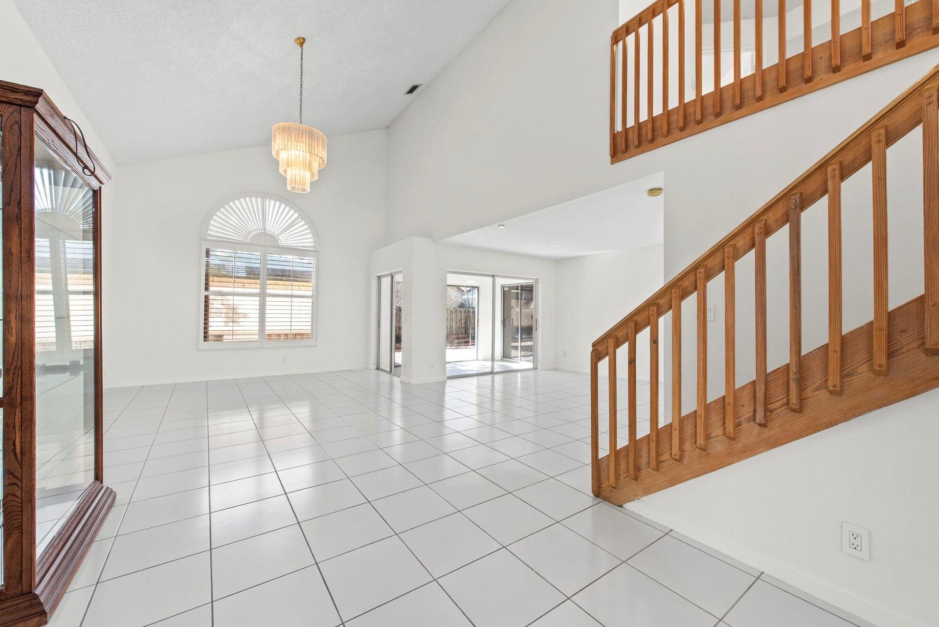 10320 NW 10th Court, Plantation, FL 33322 Entry and Living Room