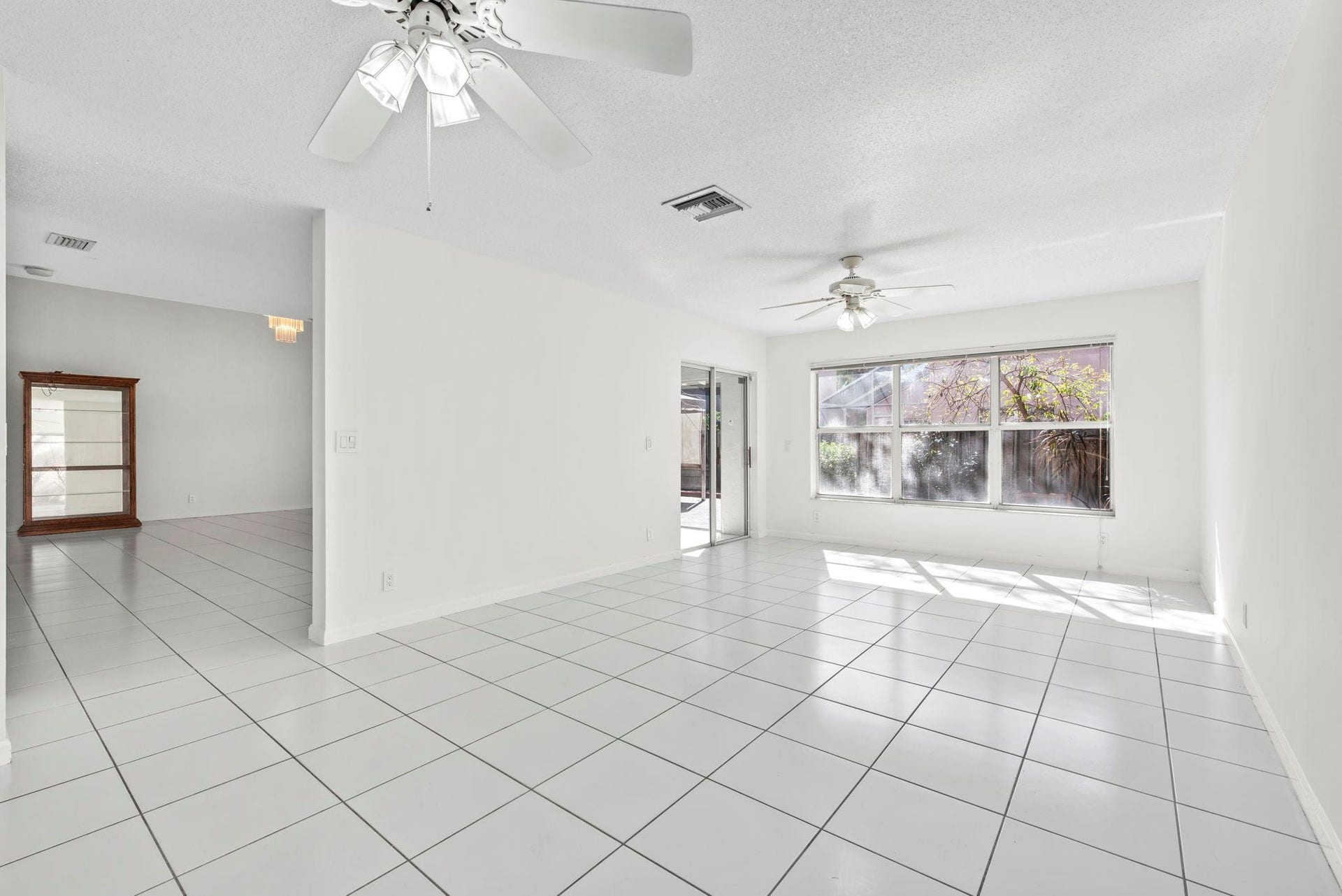 10320 NW 10th Court, Plantation, FL 33322 Family Room