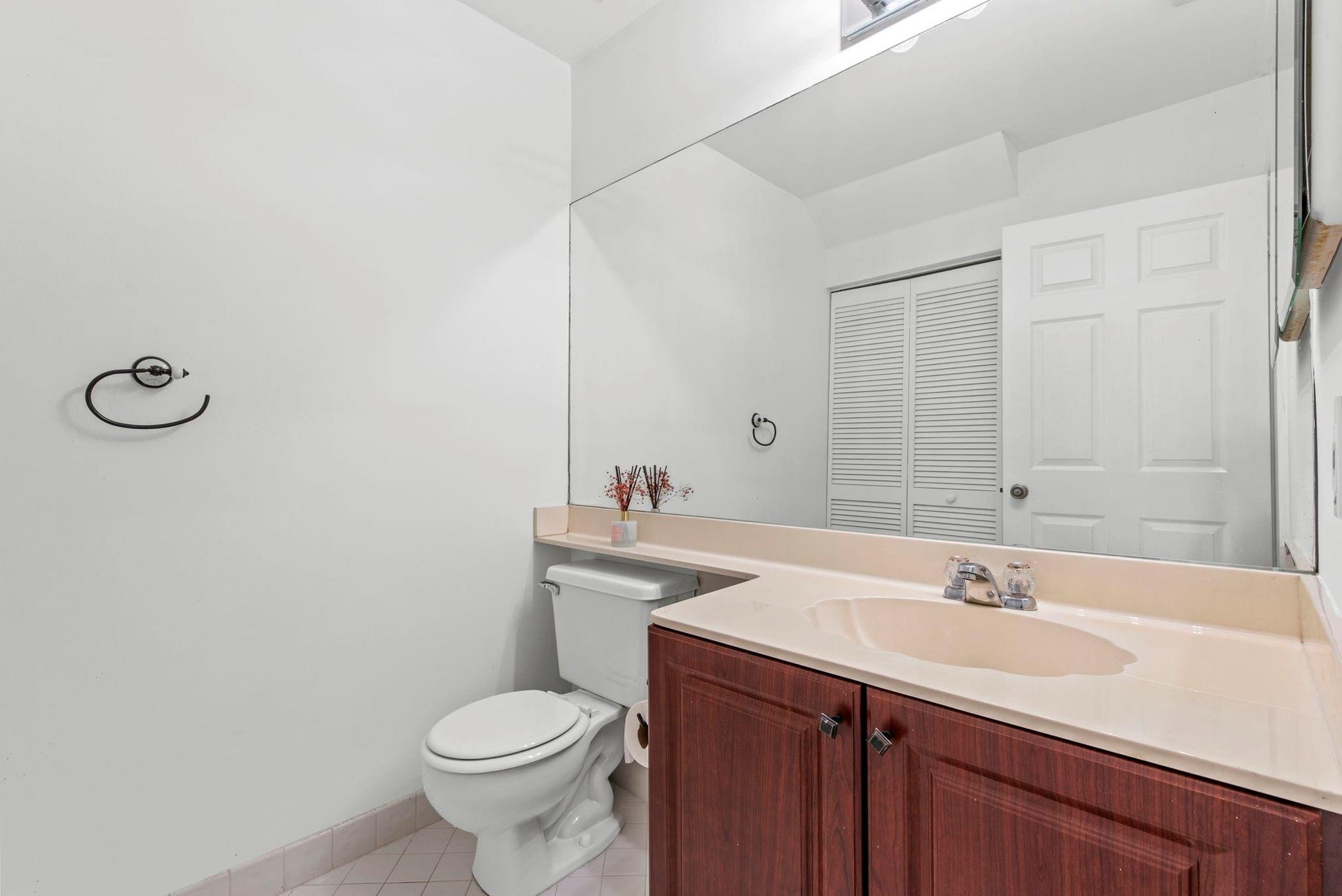 10320 NW 10th Court, Plantation, FL 33322 Downstairs Half Bath