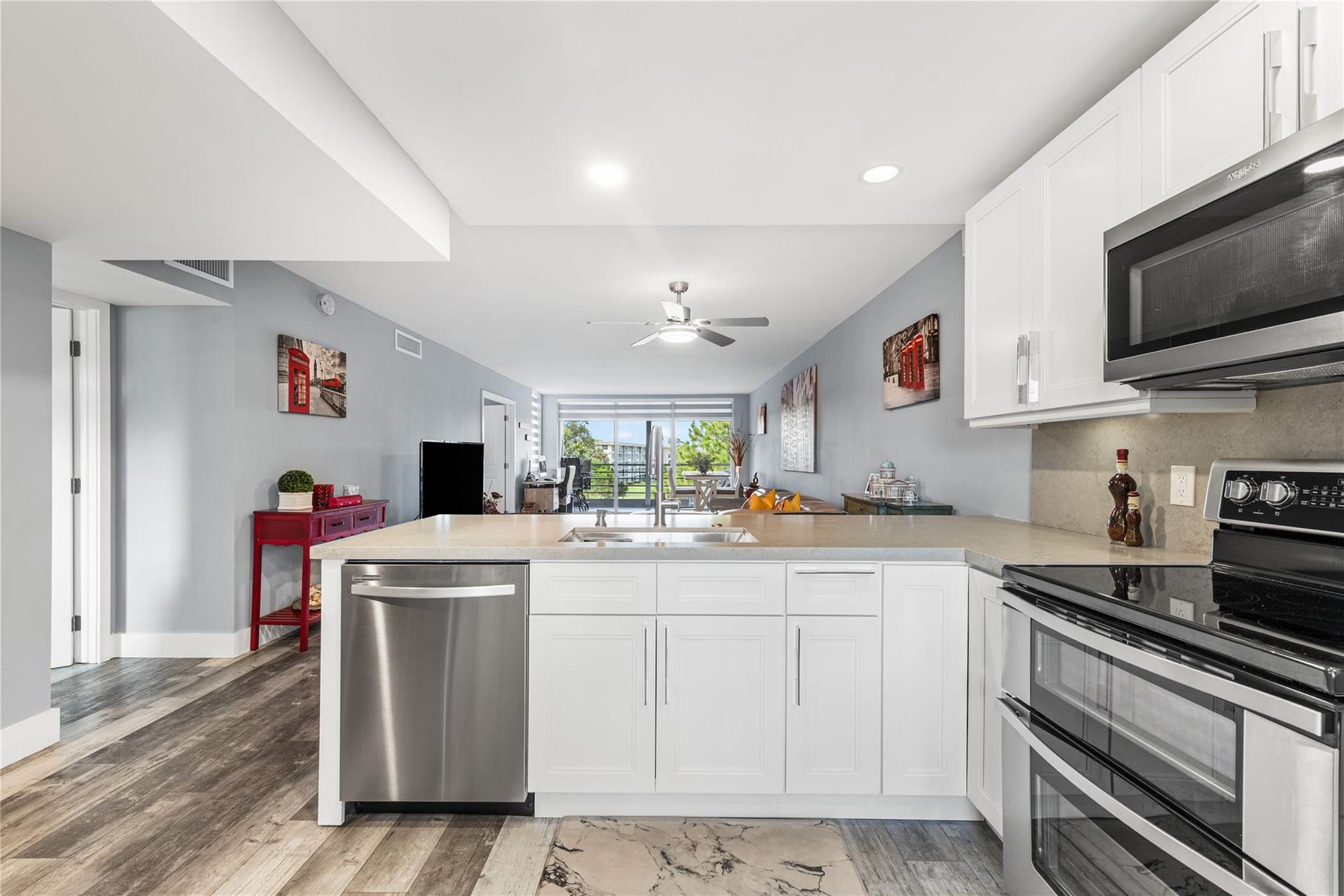 535 Oaks Drive, #404, Pompano Beach, FL 33069 Photo 5