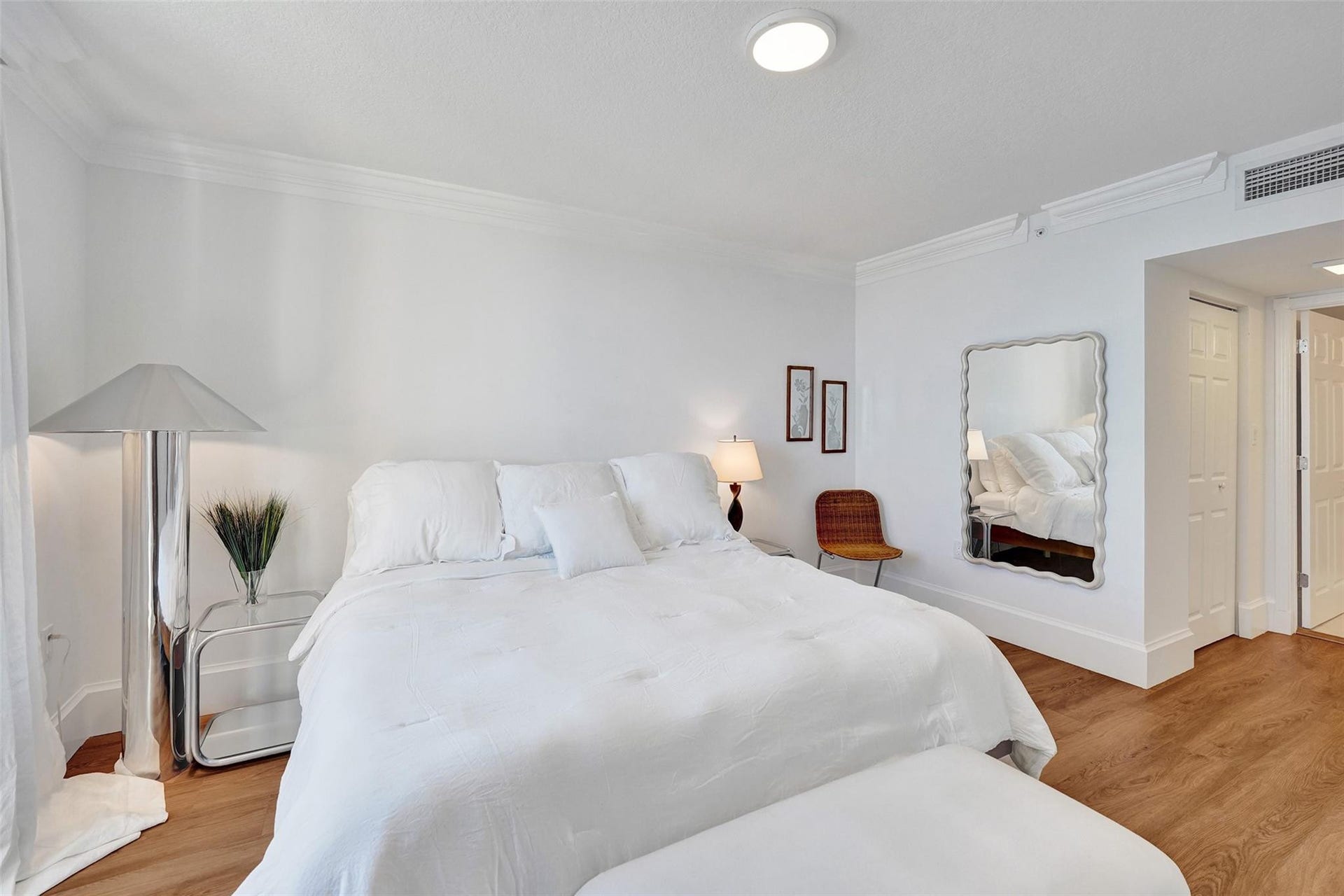 2011 N Ocean Boulevard, #1406N, Fort Lauderdale, FL 33305 Spacious/Relaxing