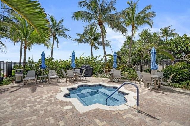 2011 N Ocean Boulevard, #1406N, Fort Lauderdale, FL 33305 Beachside Hot tub