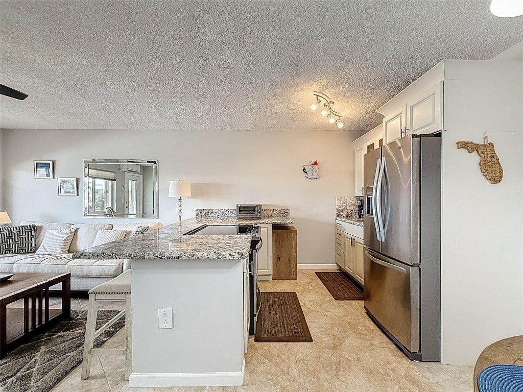 800 SW 11th Avenue, #12, Hallandale Beach, FL 33009 800 SW 11th Avenue, #12, Hallandale Beach, FL 33009