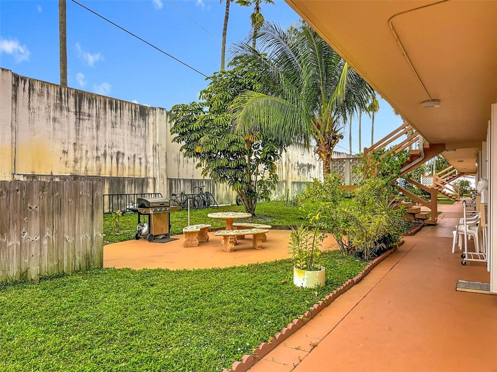 800 SW 11th Avenue, #12, Hallandale Beach, FL 33009 800 SW 11th Avenue, #12, Hallandale Beach, FL 33009