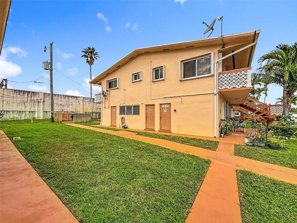 800 SW 11th Avenue, #12, Hallandale Beach, FL 33009 800 SW 11th Avenue, #12, Hallandale Beach, FL 33009