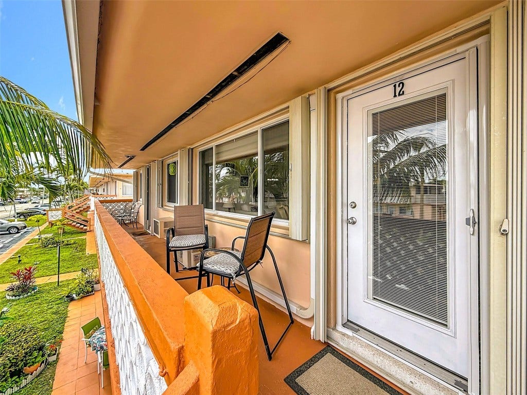 800 SW 11th Avenue, #12, Hallandale Beach, FL 33009 800 SW 11th Avenue, #12, Hallandale Beach, FL 33009