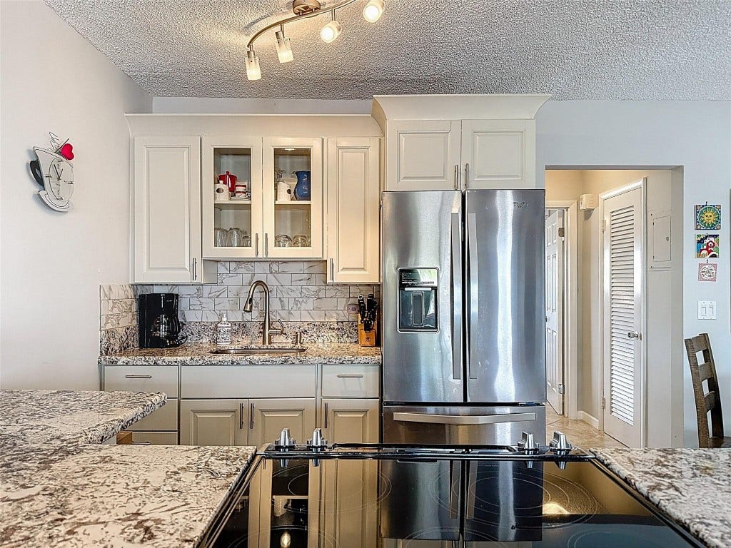 800 SW 11th Avenue, #12, Hallandale Beach, FL 33009 800 SW 11th Avenue, #12, Hallandale Beach, FL 33009
