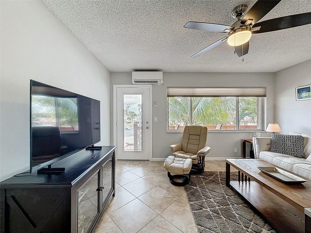 800 SW 11th Avenue, #12, Hallandale Beach, FL 33009 800 SW 11th Avenue, #12, Hallandale Beach, FL 33009
