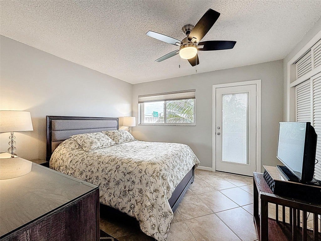 800 SW 11th Avenue, #12, Hallandale Beach, FL 33009 800 SW 11th Avenue, #12, Hallandale Beach, FL 33009