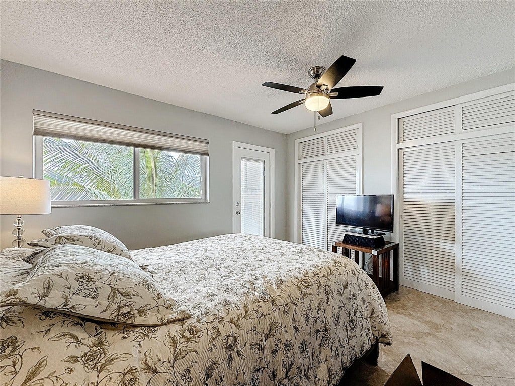 800 SW 11th Avenue, #12, Hallandale Beach, FL 33009 800 SW 11th Avenue, #12, Hallandale Beach, FL 33009