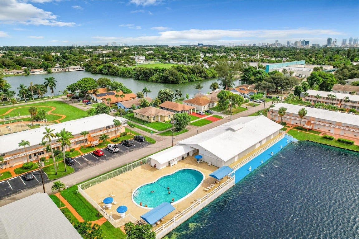 800 SW 11th Avenue, #12, Hallandale Beach, FL 33009 800 SW 11th Avenue, #12, Hallandale Beach, FL 33009