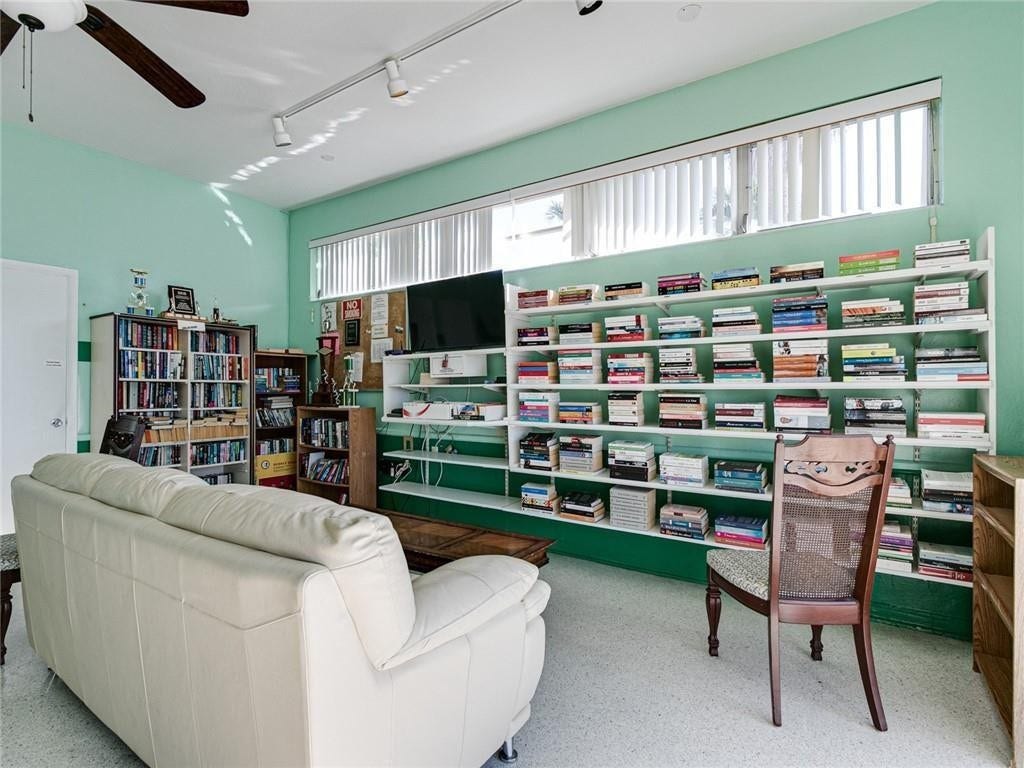 800 SW 11th Avenue, #12, Hallandale Beach, FL 33009 800 SW 11th Avenue, #12, Hallandale Beach, FL 33009