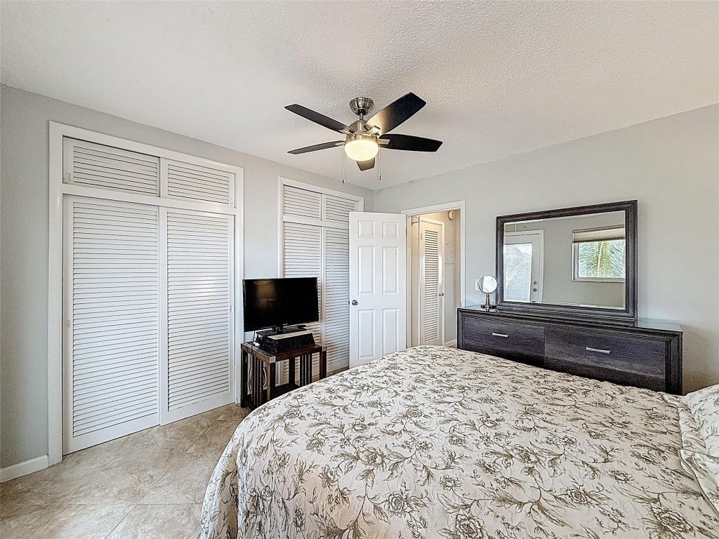800 SW 11th Avenue, #12, Hallandale Beach, FL 33009 800 SW 11th Avenue, #12, Hallandale Beach, FL 33009