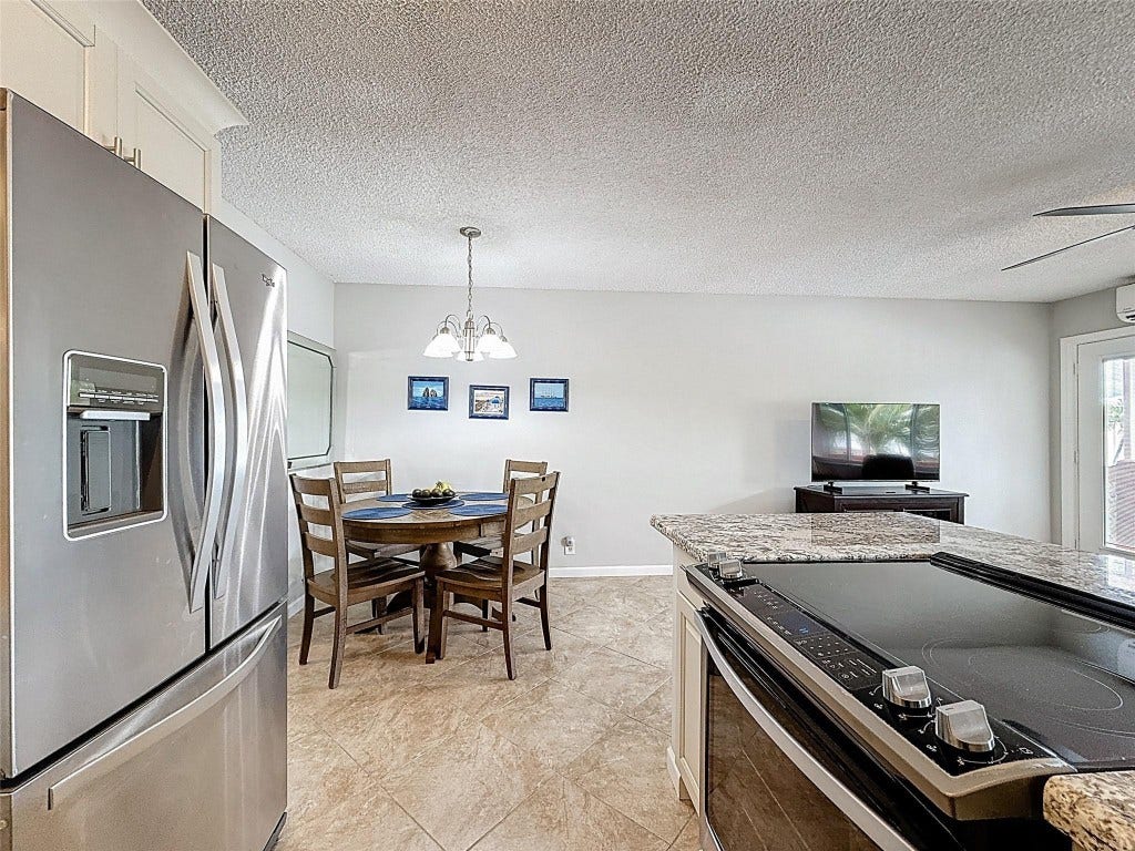 800 SW 11th Avenue, #12, Hallandale Beach, FL 33009 800 SW 11th Avenue, #12, Hallandale Beach, FL 33009