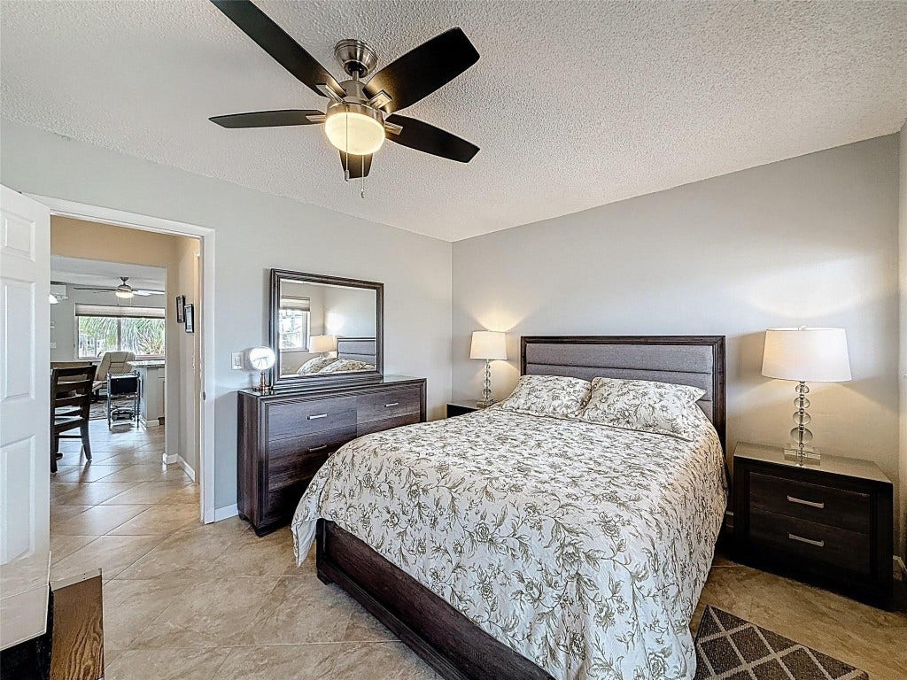 800 SW 11th Avenue, #12, Hallandale Beach, FL 33009 800 SW 11th Avenue, #12, Hallandale Beach, FL 33009
