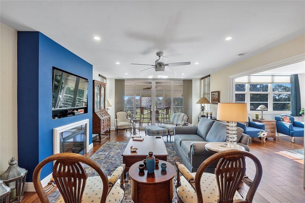 804 Cypress Grove Lane, #407, Pompano Beach, FL 33069 Spacious open living.