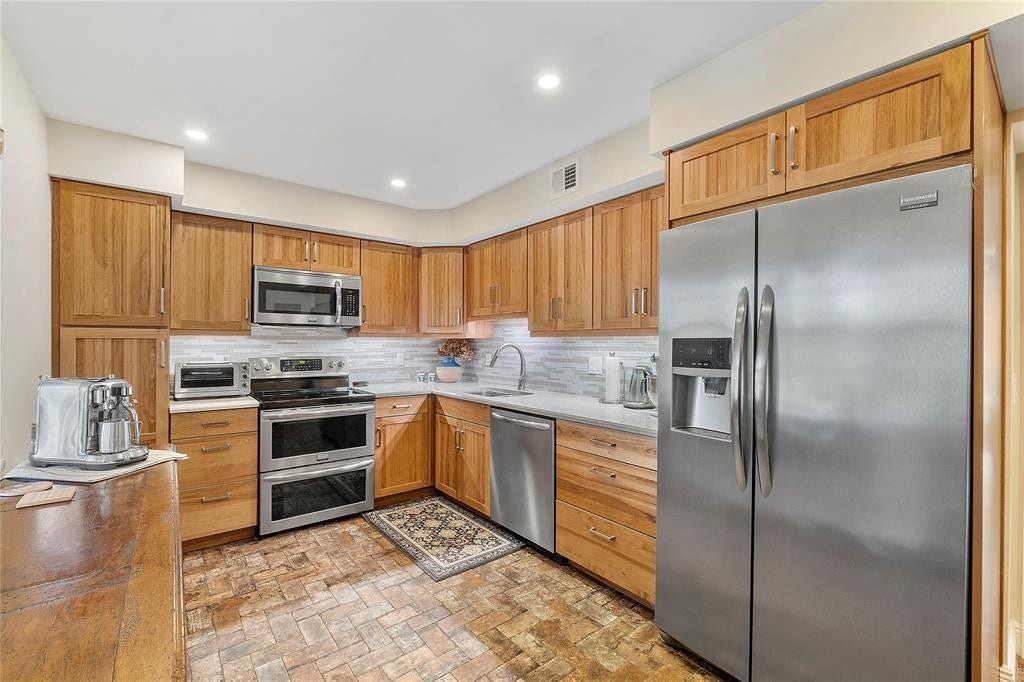 804 Cypress Grove Lane, #407, Pompano Beach, FL 33069 No details spared.