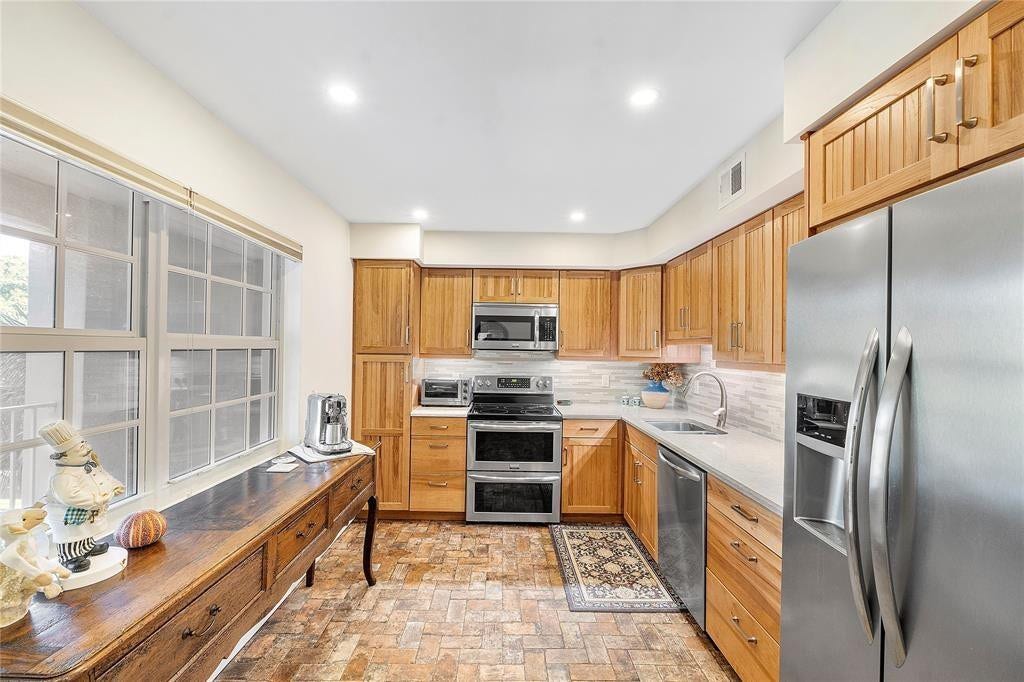 804 Cypress Grove Lane, #407, Pompano Beach, FL 33069 Updated kitchen with a double oven.