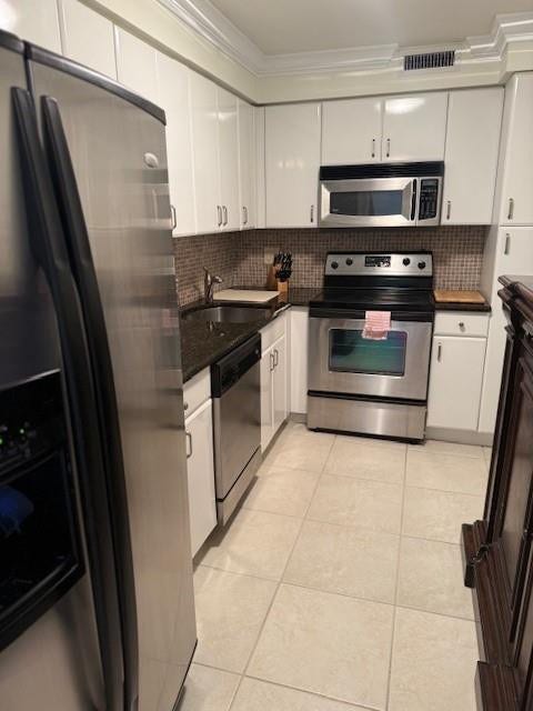 1900 S Ocean Boulevard, #14l, Lauderdale By The Sea, FL 33062 Kitchen (furniture on right to be removed)