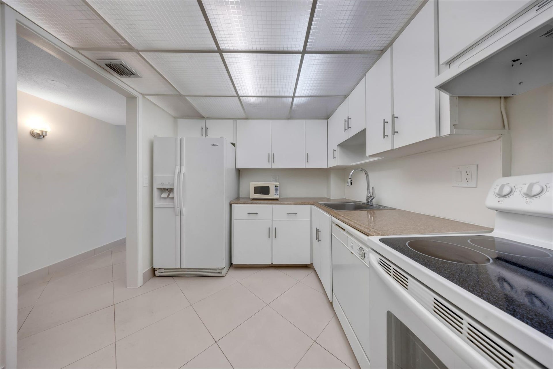 2850 N Palm Aire Drive, #104, Pompano Beach, FL 33069 Photo 4