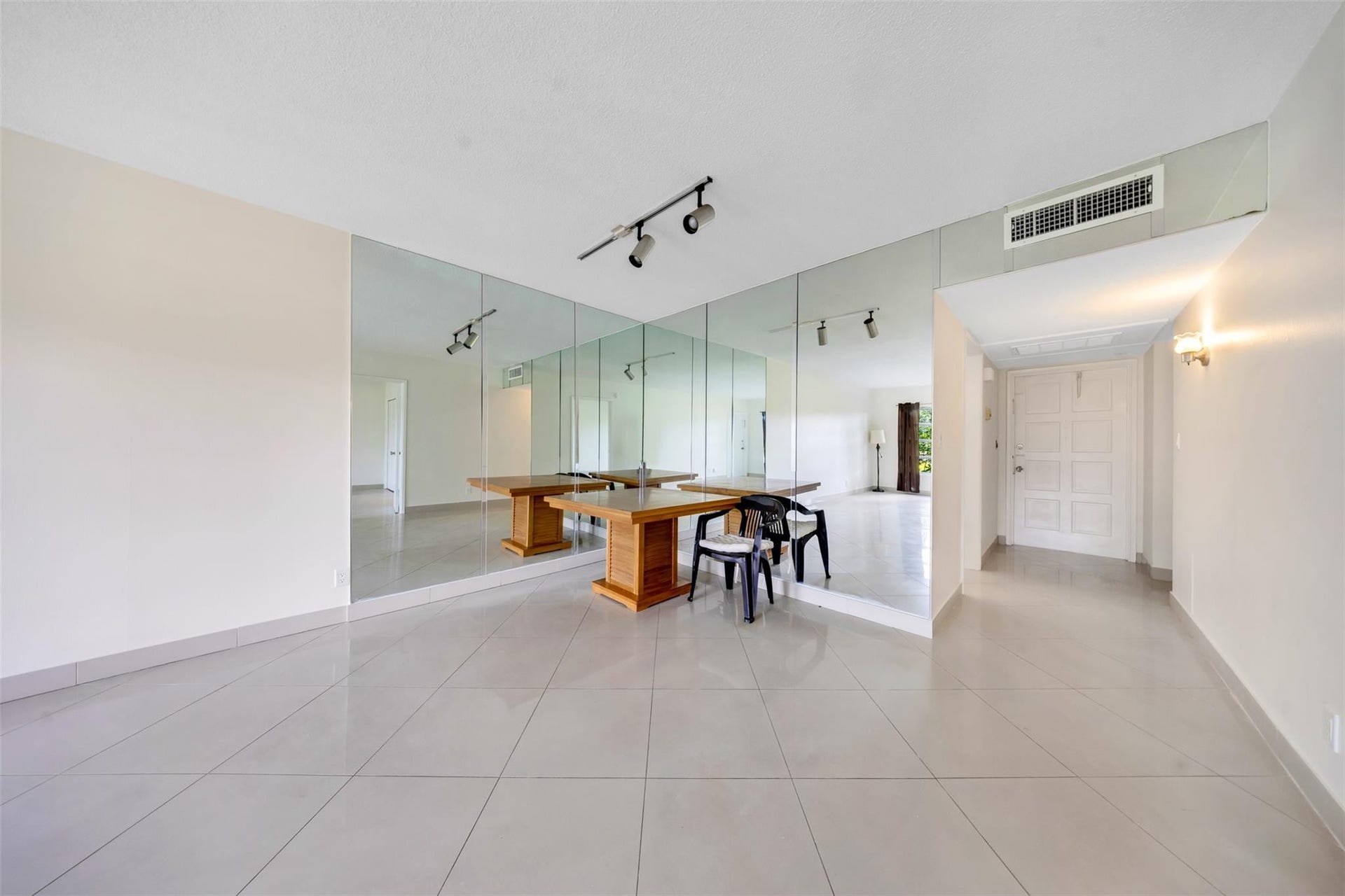 2850 N Palm Aire Drive, #104, Pompano Beach, FL 33069 Photo 10