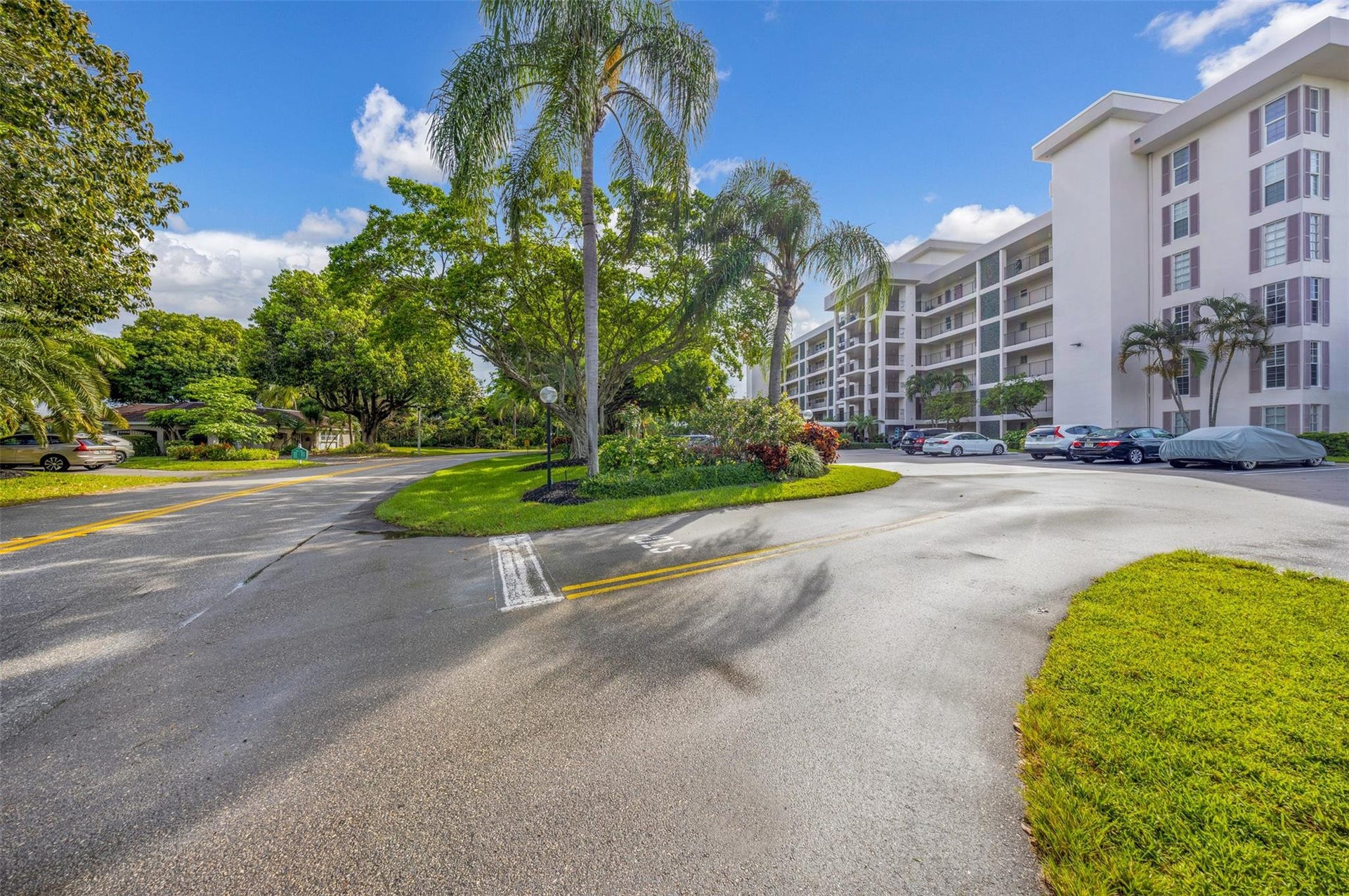 2850 N Palm Aire Drive, #104, Pompano Beach, FL 33069 Photo 2