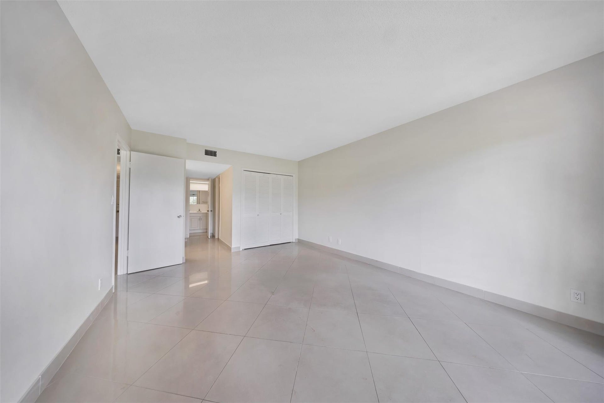 2850 N Palm Aire Drive, #104, Pompano Beach, FL 33069 Photo 14