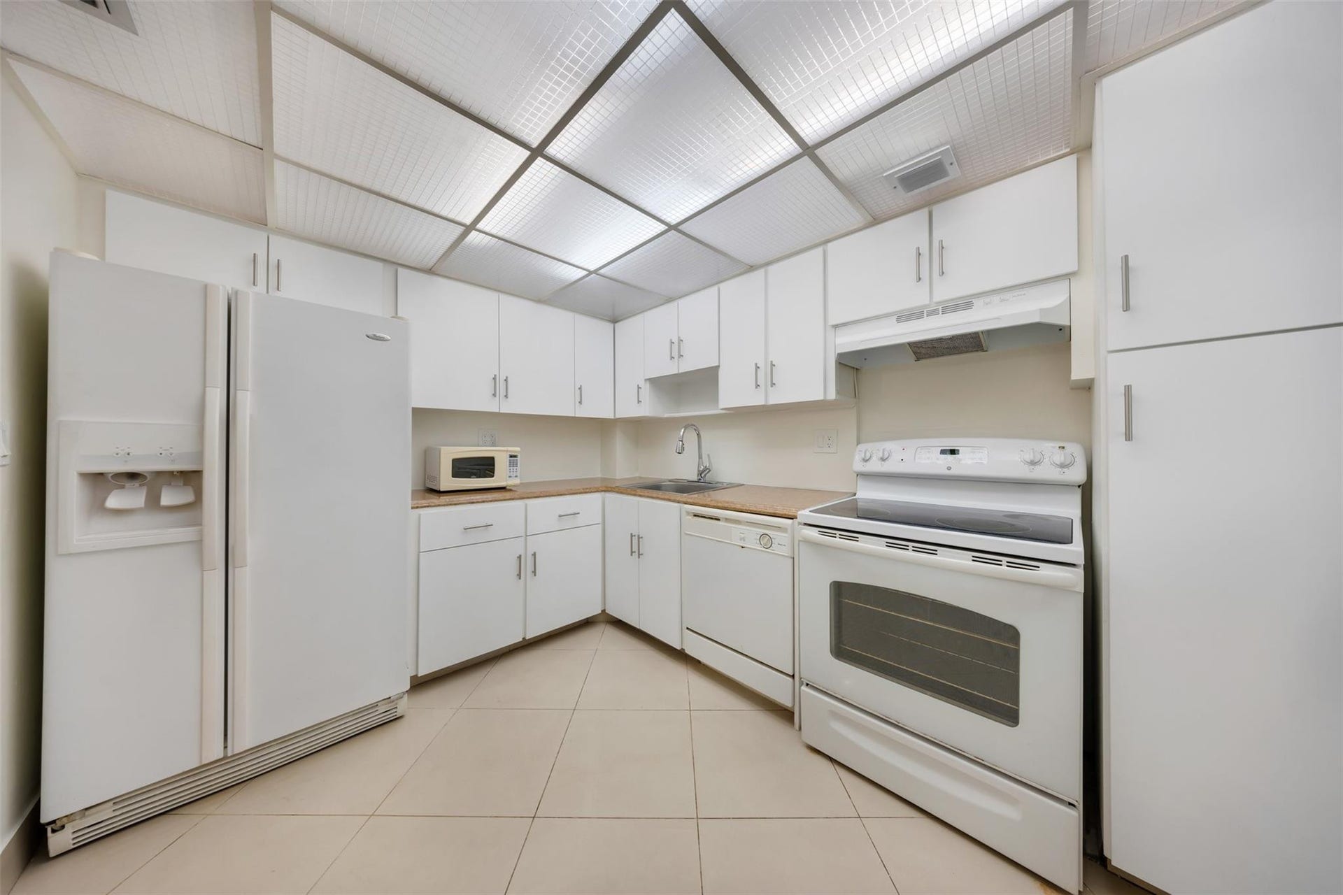 2850 N Palm Aire Drive, #104, Pompano Beach, FL 33069 Photo 3