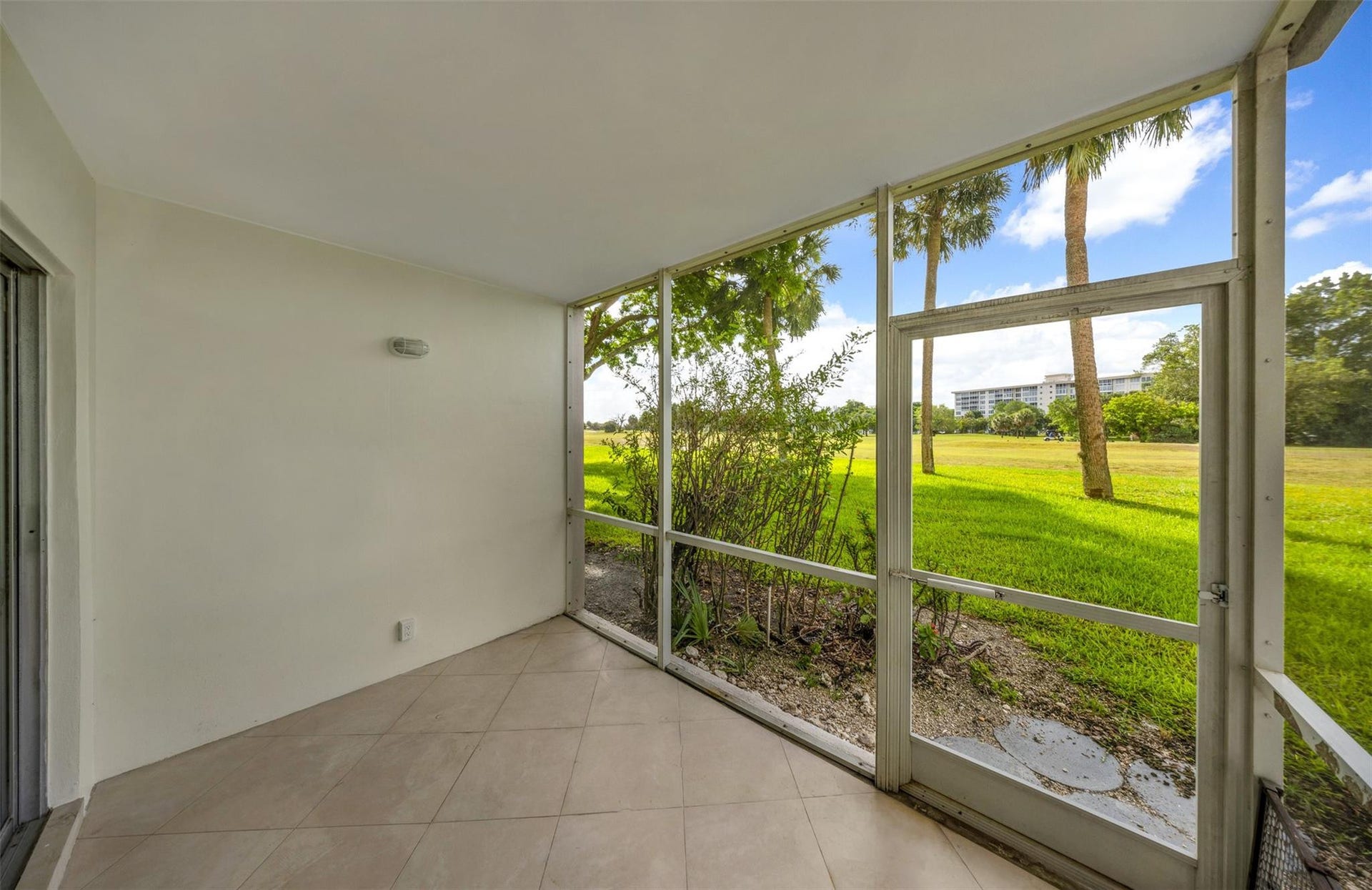 2850 N Palm Aire Drive, #104, Pompano Beach, FL 33069 Photo 19