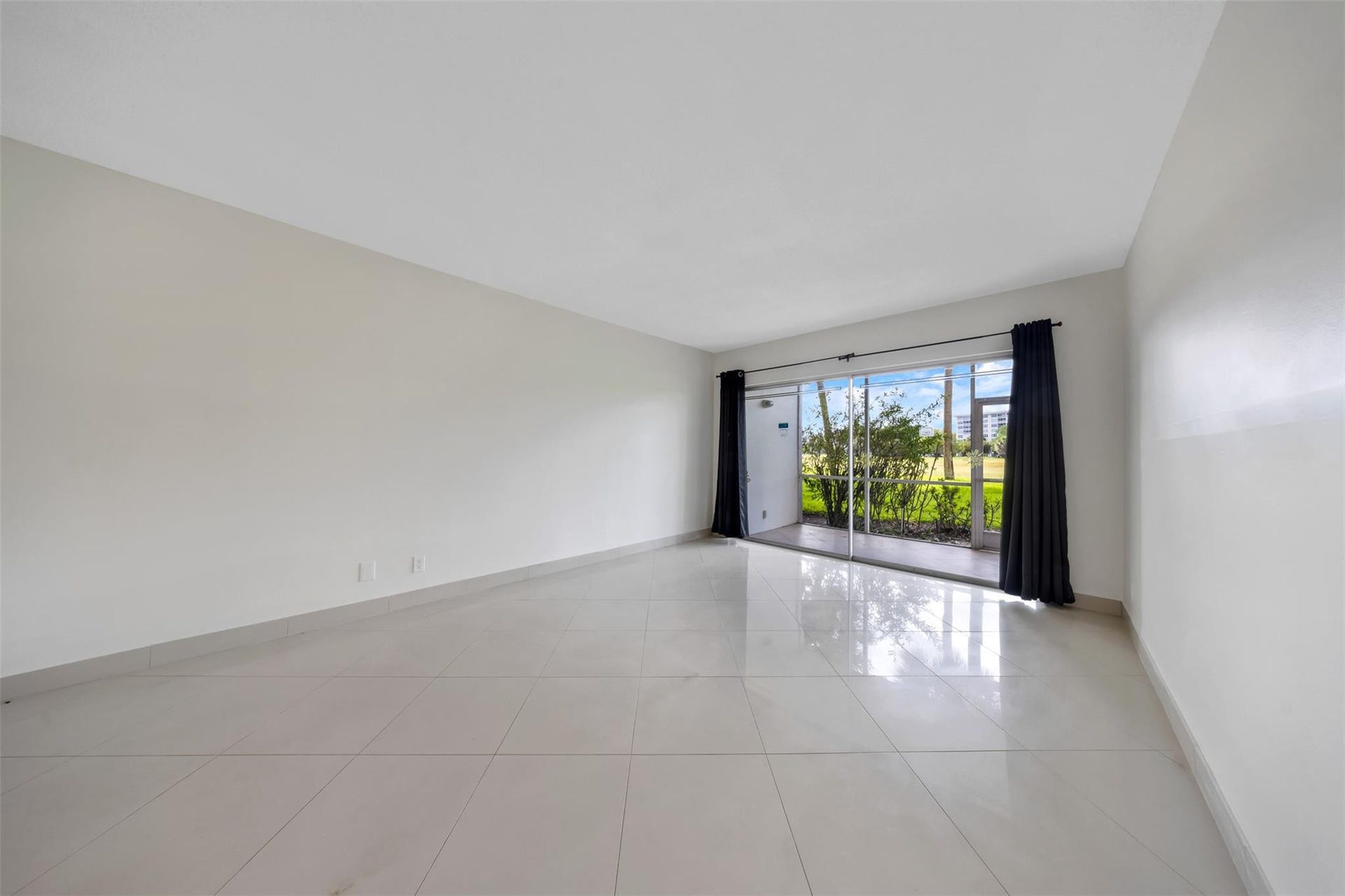 2850 N Palm Aire Drive, #104, Pompano Beach, FL 33069 Photo 11