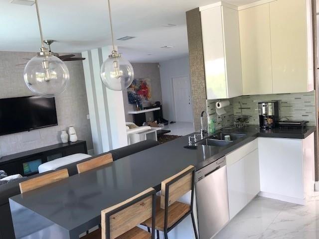 4360 Dogwood Circle, Weston, Weston, FL 33331 Photo 3