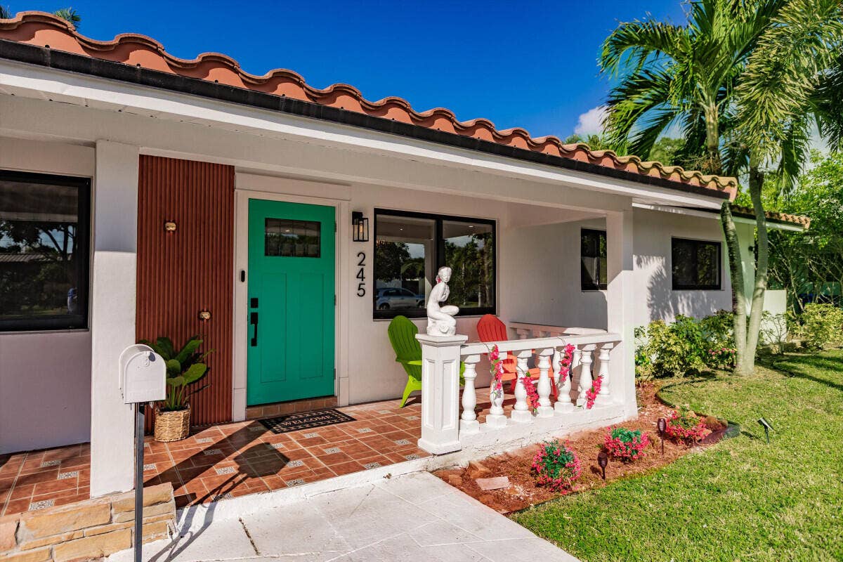 245 N Tradewinds Avenue, Lauderdale By The Sea, FL 33308 08-Photo009jpg