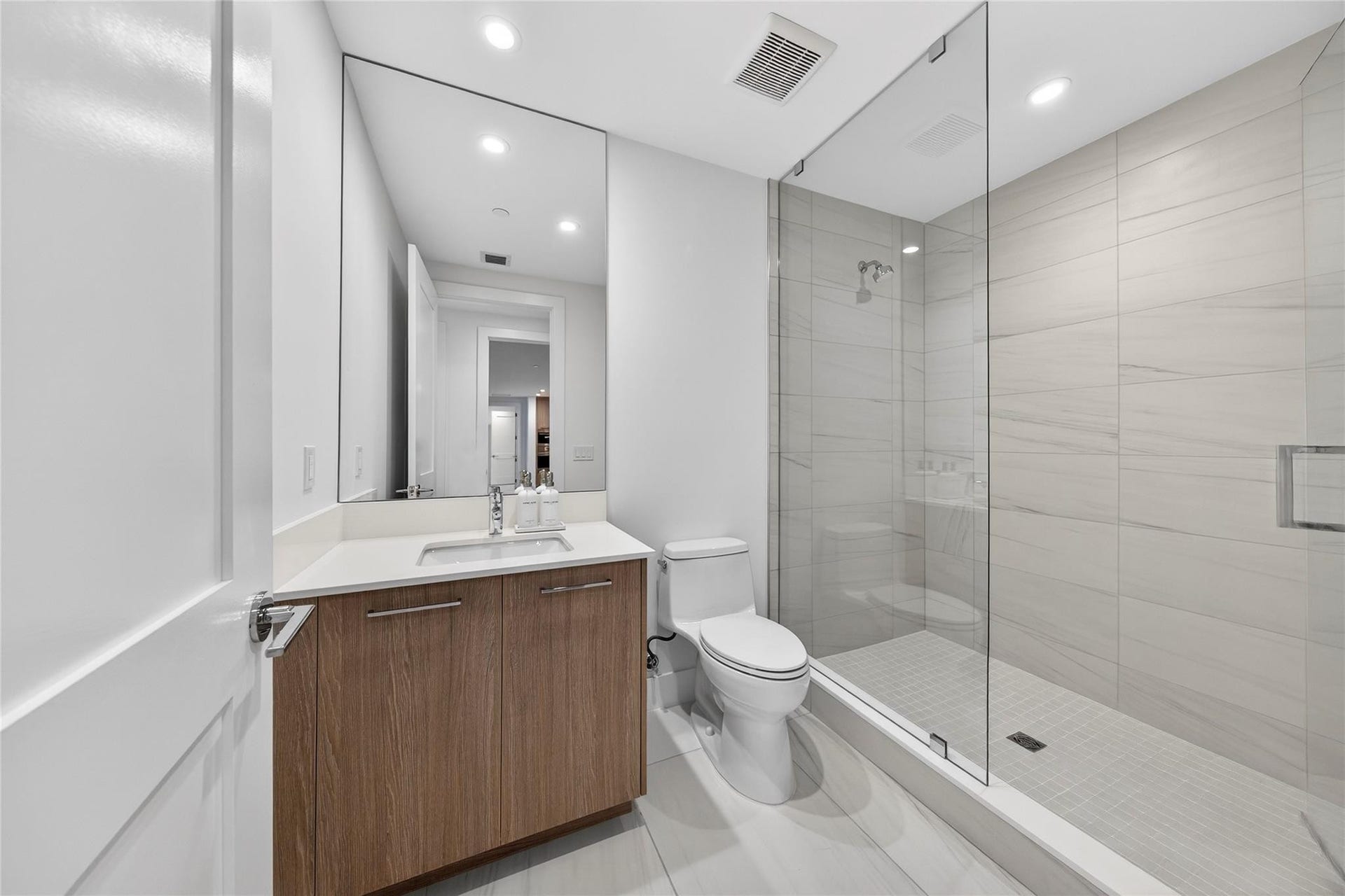 153 N Seabreeze, #1901-s, Fort Lauderdale, FL 33304 153 N Seabreeze, #1901-s, Fort Lauderdale, FL 33304