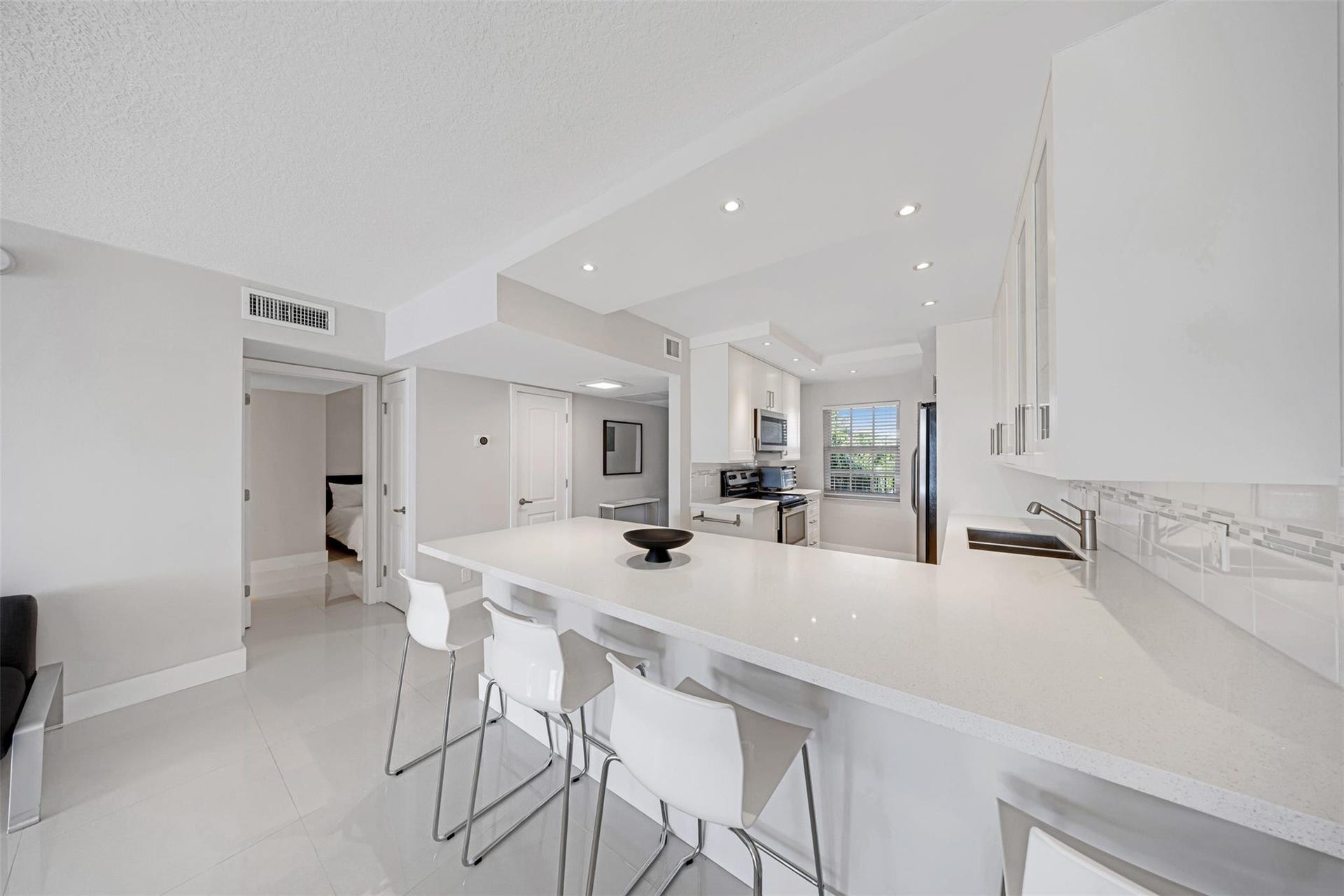 4030 W Palm Aire Drive, #406, Pompano Beach, FL 33069
