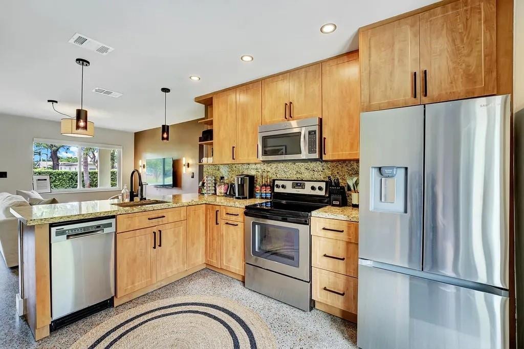 820 NE 17th Street, Fort Lauderdale, FL 33305 820 NE 17th Street, Fort Lauderdale, FL 33305