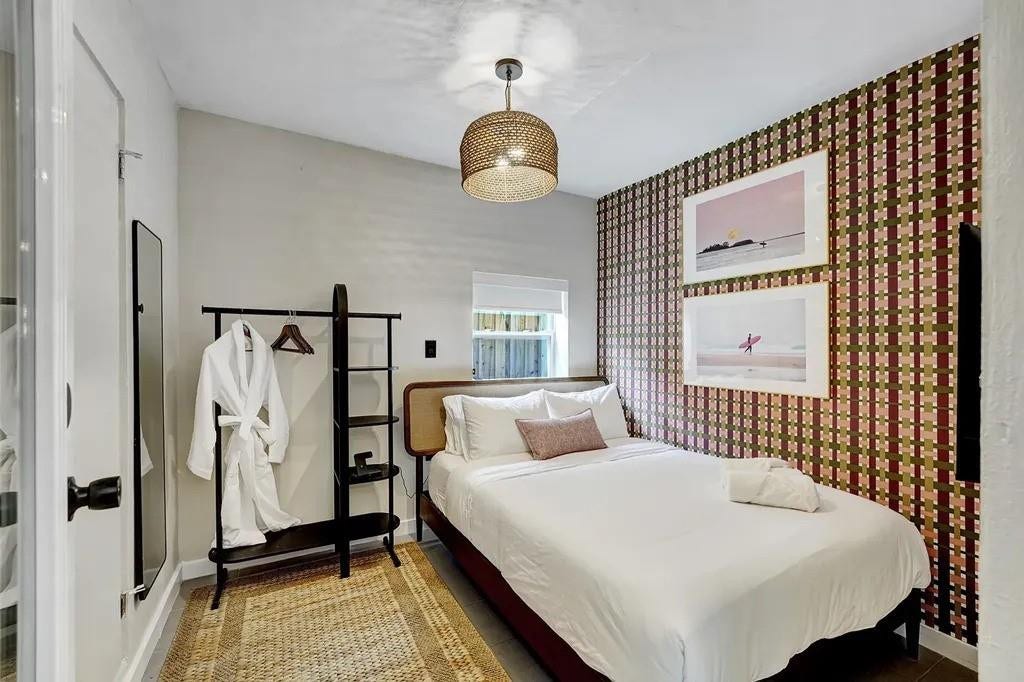 820 NE 17th Street, Fort Lauderdale, FL 33305 820 NE 17th Street, Fort Lauderdale, FL 33305