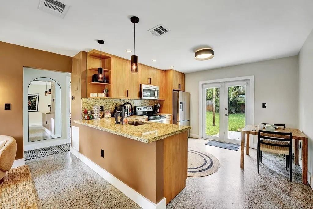 820 NE 17th Street, Fort Lauderdale, FL 33305 820 NE 17th Street, Fort Lauderdale, FL 33305