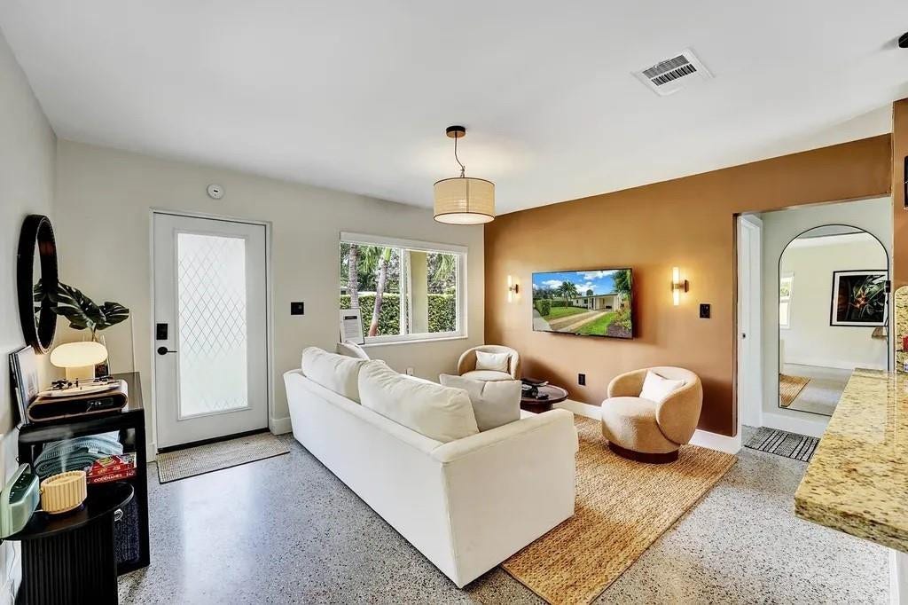 820 NE 17th Street, Fort Lauderdale, FL 33305 820 NE 17th Street, Fort Lauderdale, FL 33305