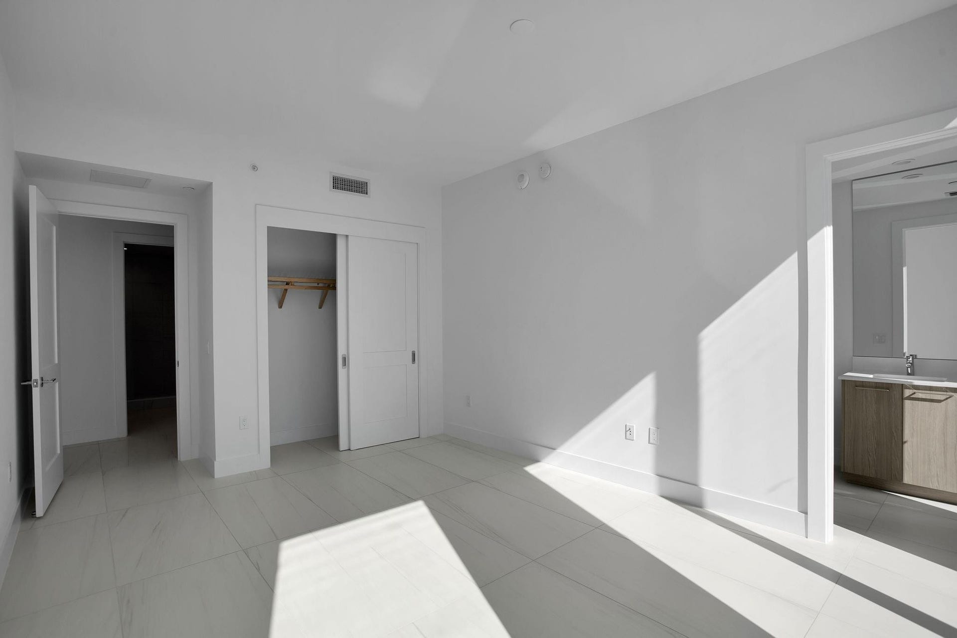 151 N Seabreeze Blv, #E-701, Fort Lauderdale, FL 33304 Guest Suite