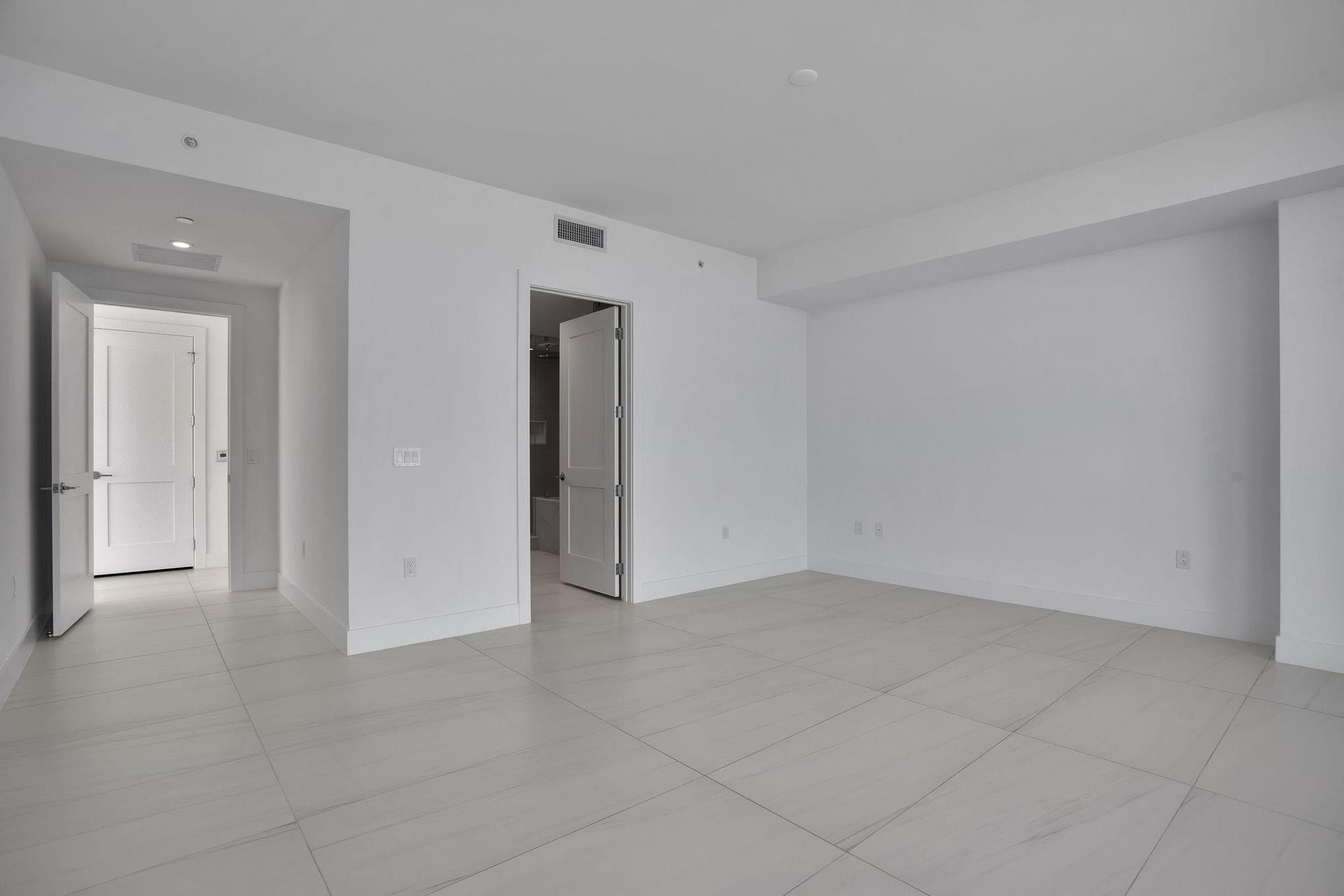 151 N Seabreeze Blv, #E-701, Fort Lauderdale, FL 33304 Owner's Suite