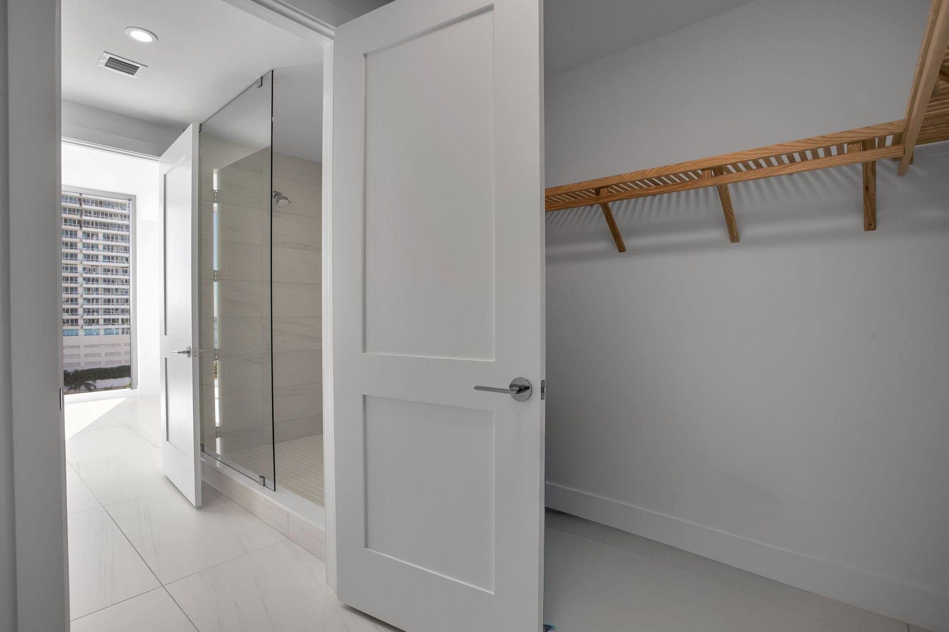 151 N Seabreeze Blv, #E-701, Fort Lauderdale, FL 33304 Guest Suite Walk-In Closet