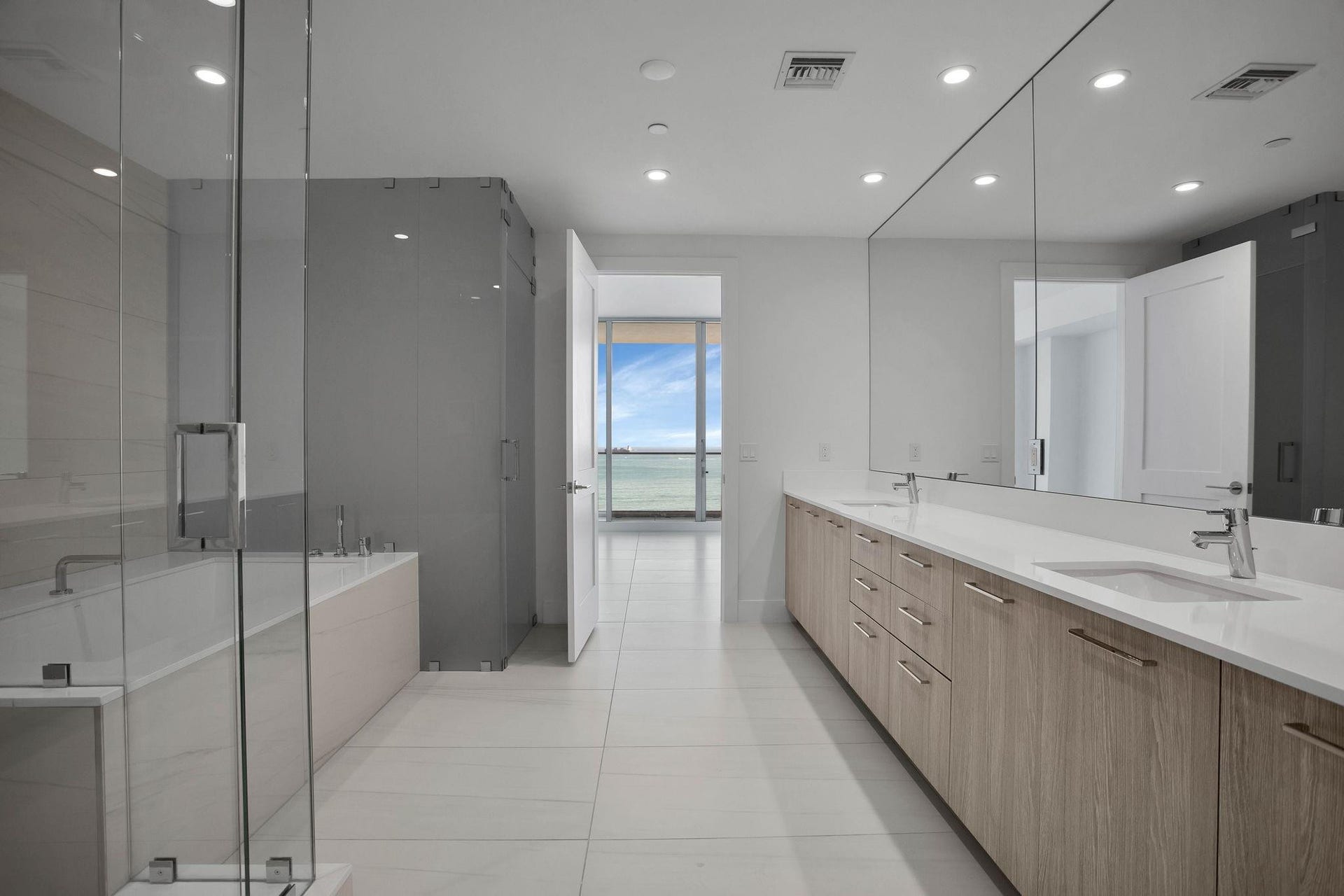 151 N Seabreeze Blv, #E-701, Fort Lauderdale, FL 33304 Owner's Bath
