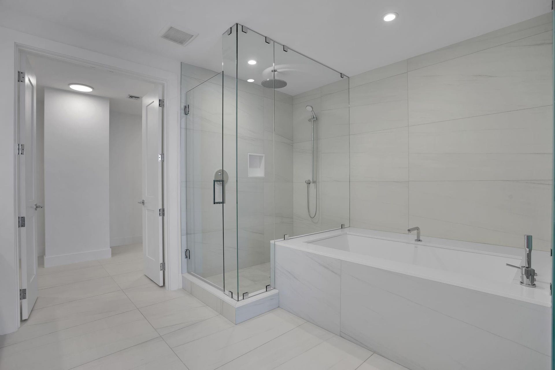 151 N Seabreeze Blv, #E-701, Fort Lauderdale, FL 33304 Owner's Bath