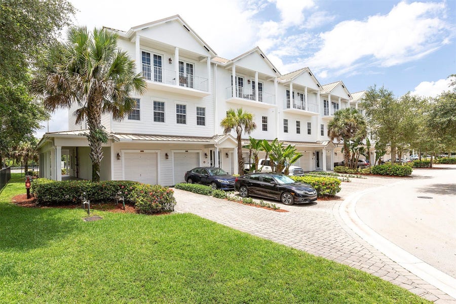 Property photo for 6809 N Lakeside Circle, #101, Davie, FL