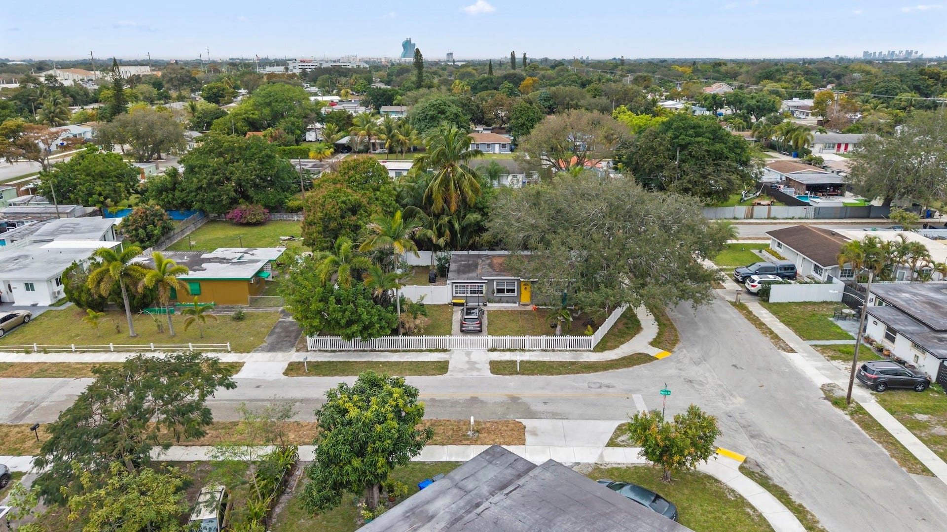 5829 Hayes Street, Hollywood, FL 33021